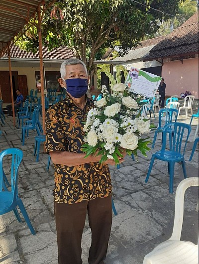 Rangkaian bunga meja, untuk ibadah, hiasan, atau ucapan, siap kirim area solo, Sukoharjo, klaten, boyolali