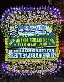 Karangan bunga papan ucapan duka cita