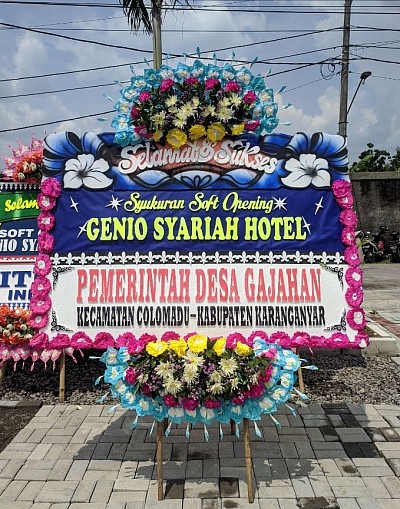 Karangan bunga papan selamat sukses, berbagai ukuran dan model bunga, mulai 400k-1500k